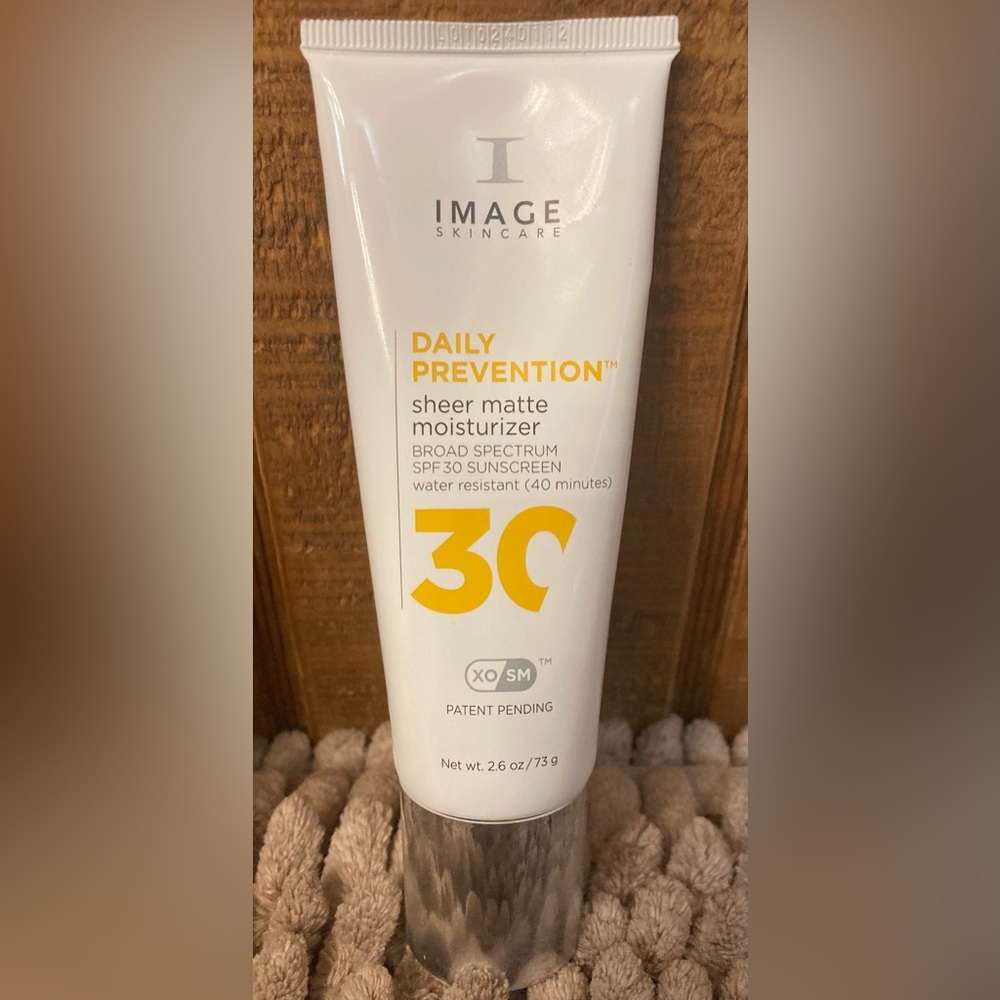 Daily Prevention Moisturizer - White and Orange